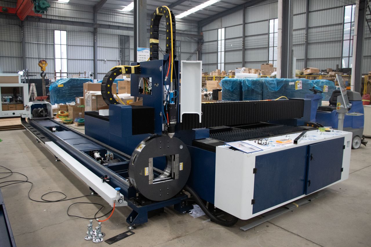 Crafting Captivating Headlines: Your awesome post title goes here A large industrial laser cutter inside a warehouse in Jinan, China, showcasing advanced machinery.